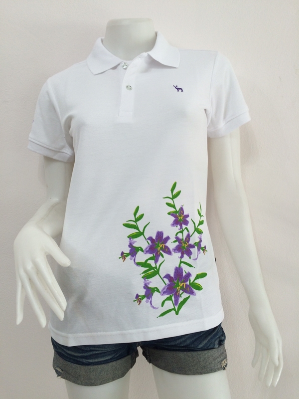 เสื้อโปโลหญิงดอกม่วง