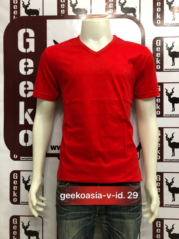 เสื้อยืดคอวีสีแดง