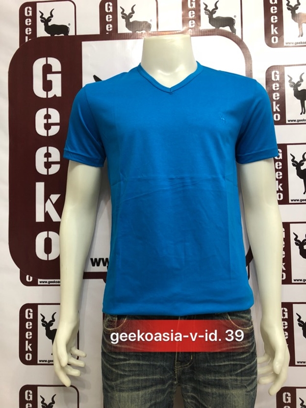 เสื้อยืดคอวีสีฟ้าสปอร์ต