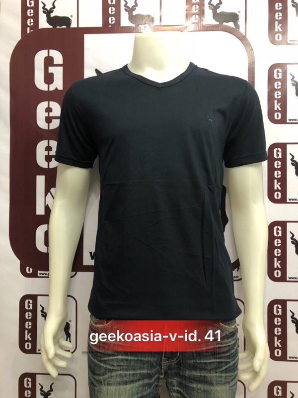 เสื้อยืดคอวีสีกรมดำ
