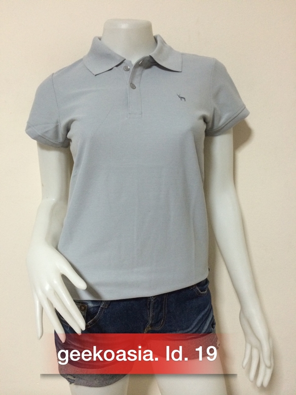 เสื้อโปโลหญิงสีเทาอ่อน
